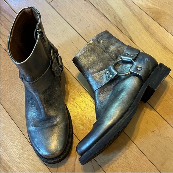 Frye Veronica Harness Silver Leather Ankle Boots size seven (7)